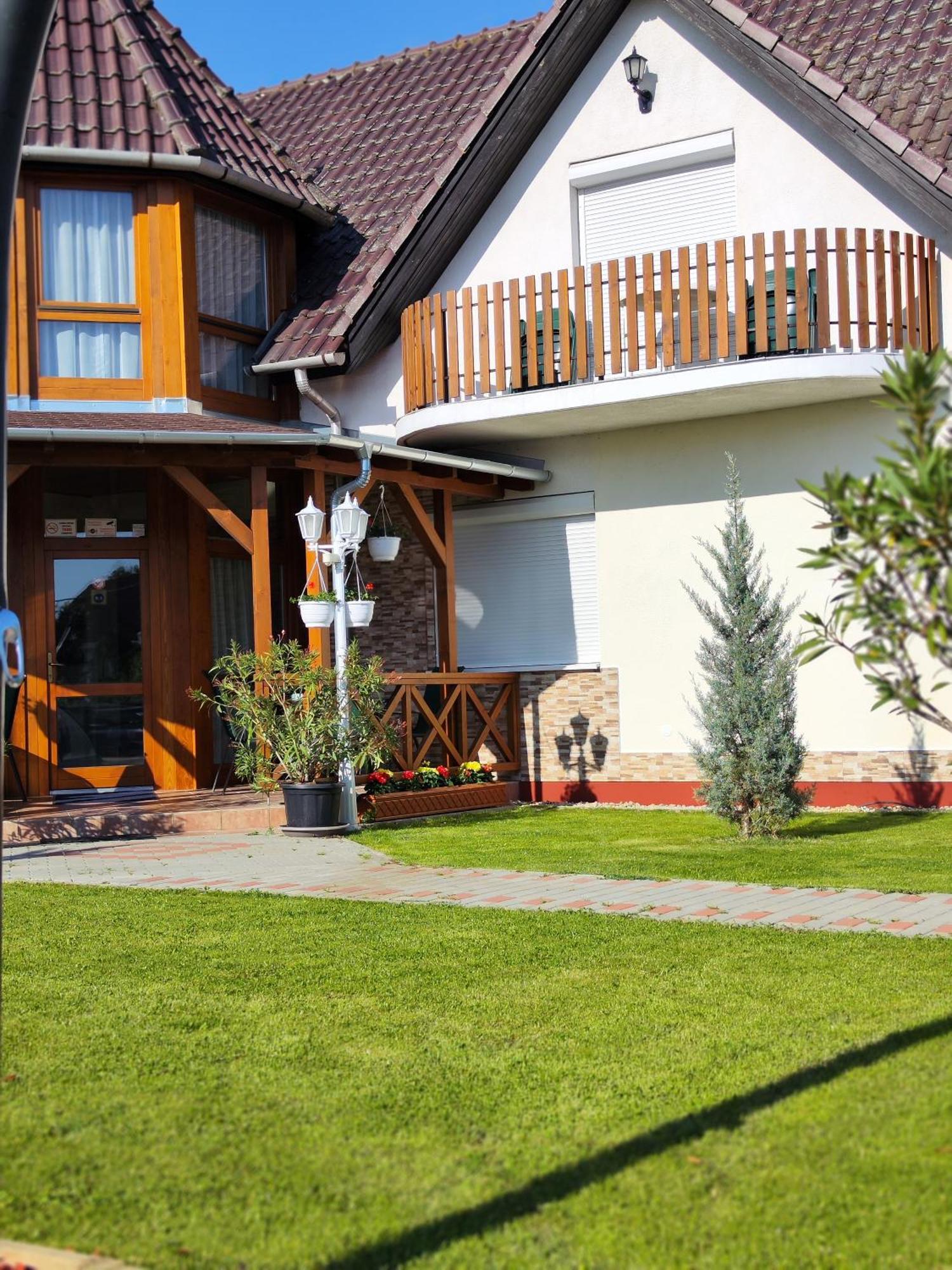 Havasi Vendeghaz Apartment Gyenesdiás Exterior photo